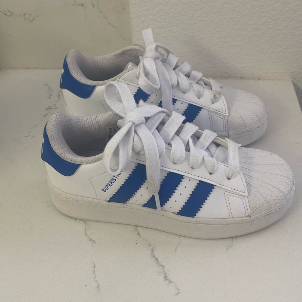 Adidas Superstar Boy or Girls size 2 Kids Youth, White/Blue. Shell-Toe